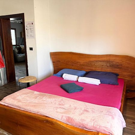 Divina Hostel Tirana Bagian luar foto
