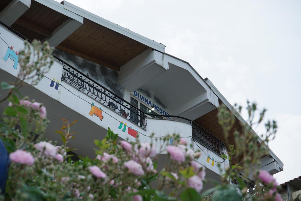 Divina Hostel Tirana Bagian luar foto