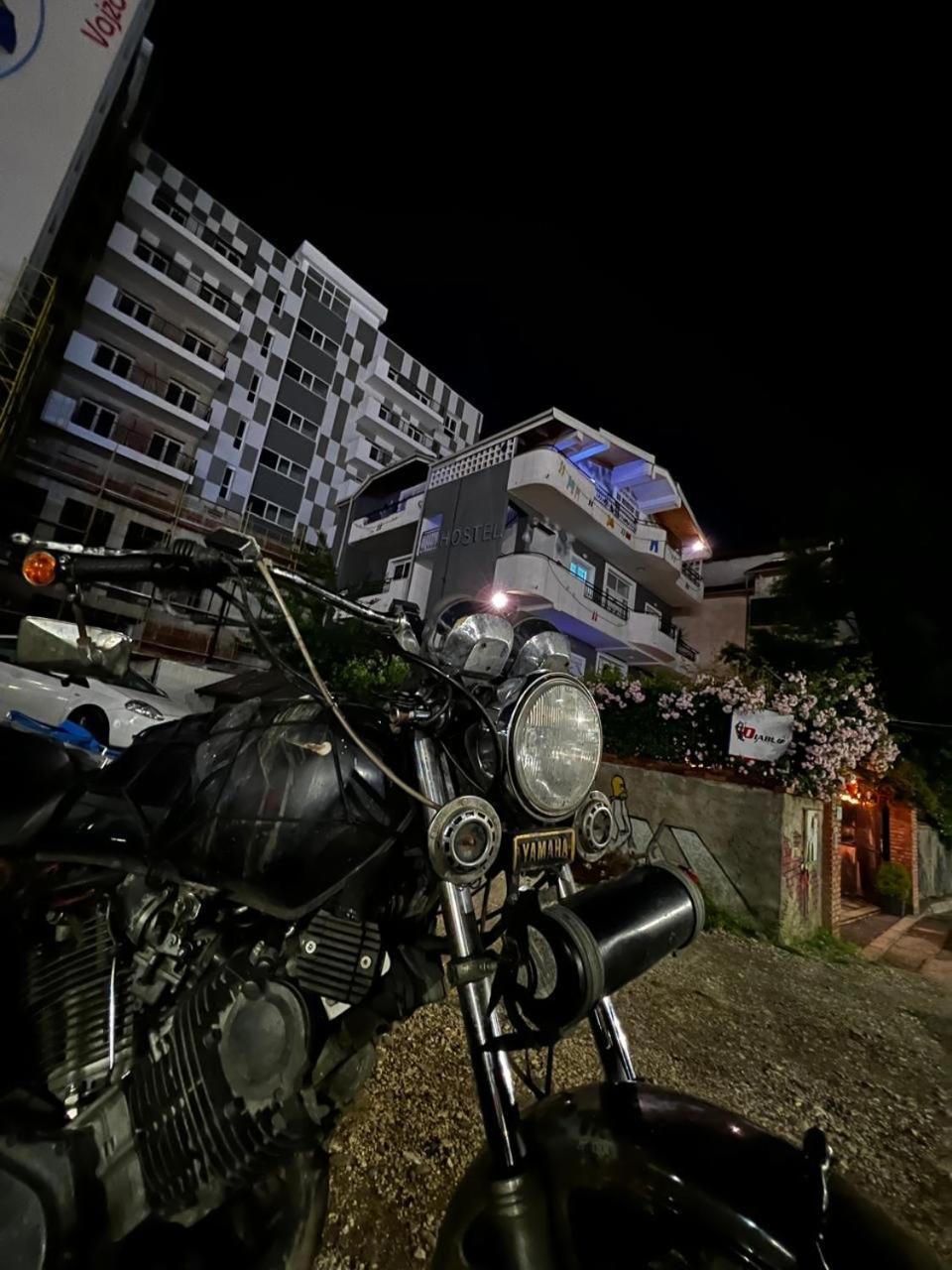 Divina Hostel Tirana Bagian luar foto