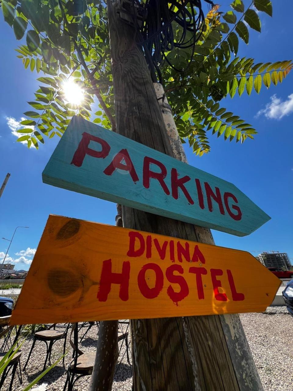Divina Hostel Tirana Bagian luar foto