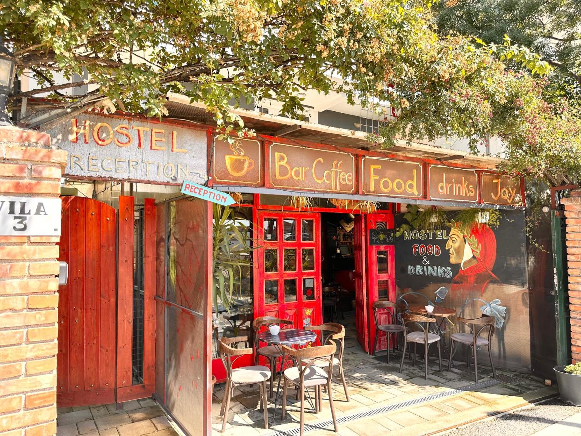 Divina Hostel Tirana Bagian luar foto