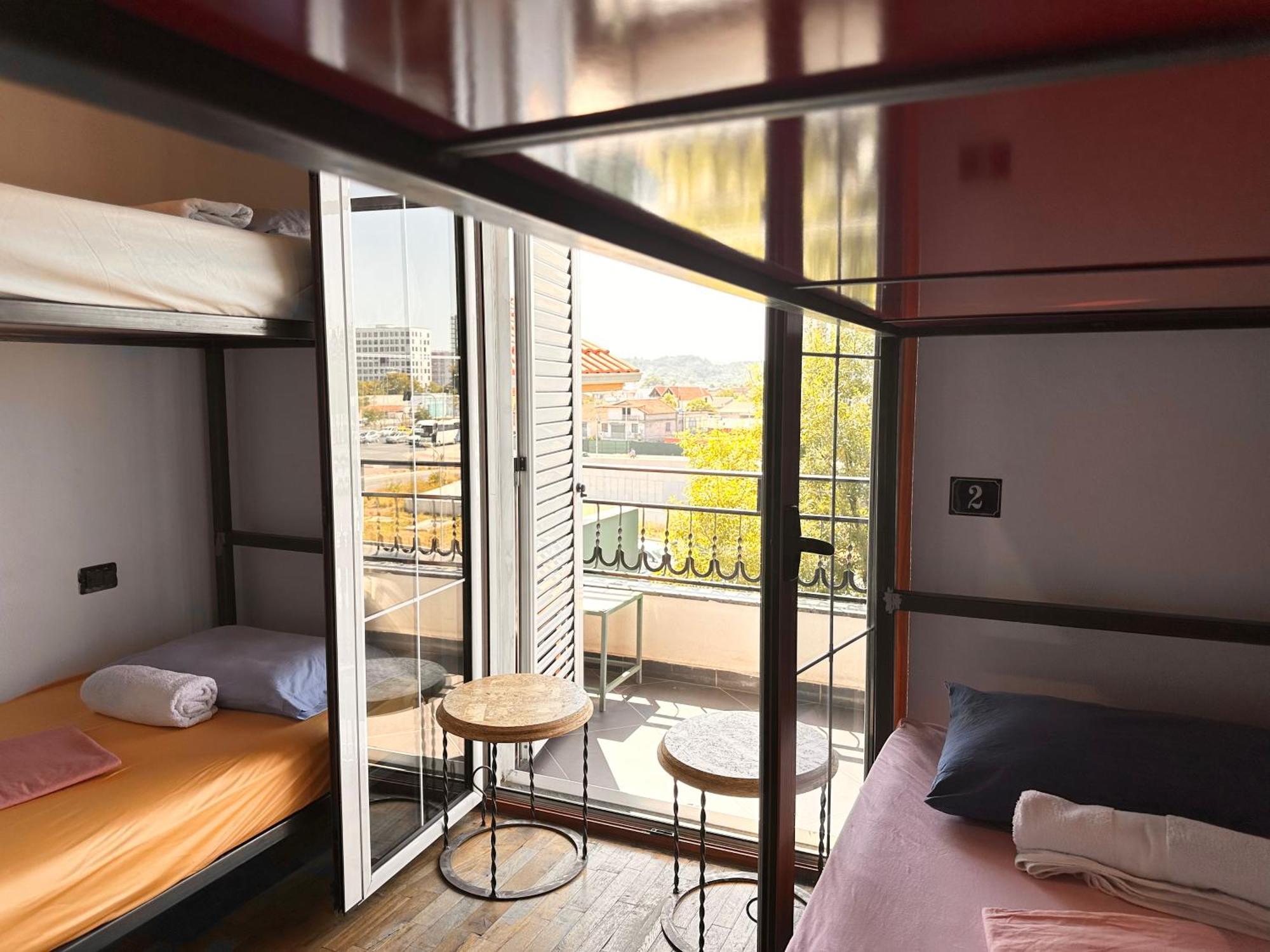 Divina Hostel Tirana Bagian luar foto