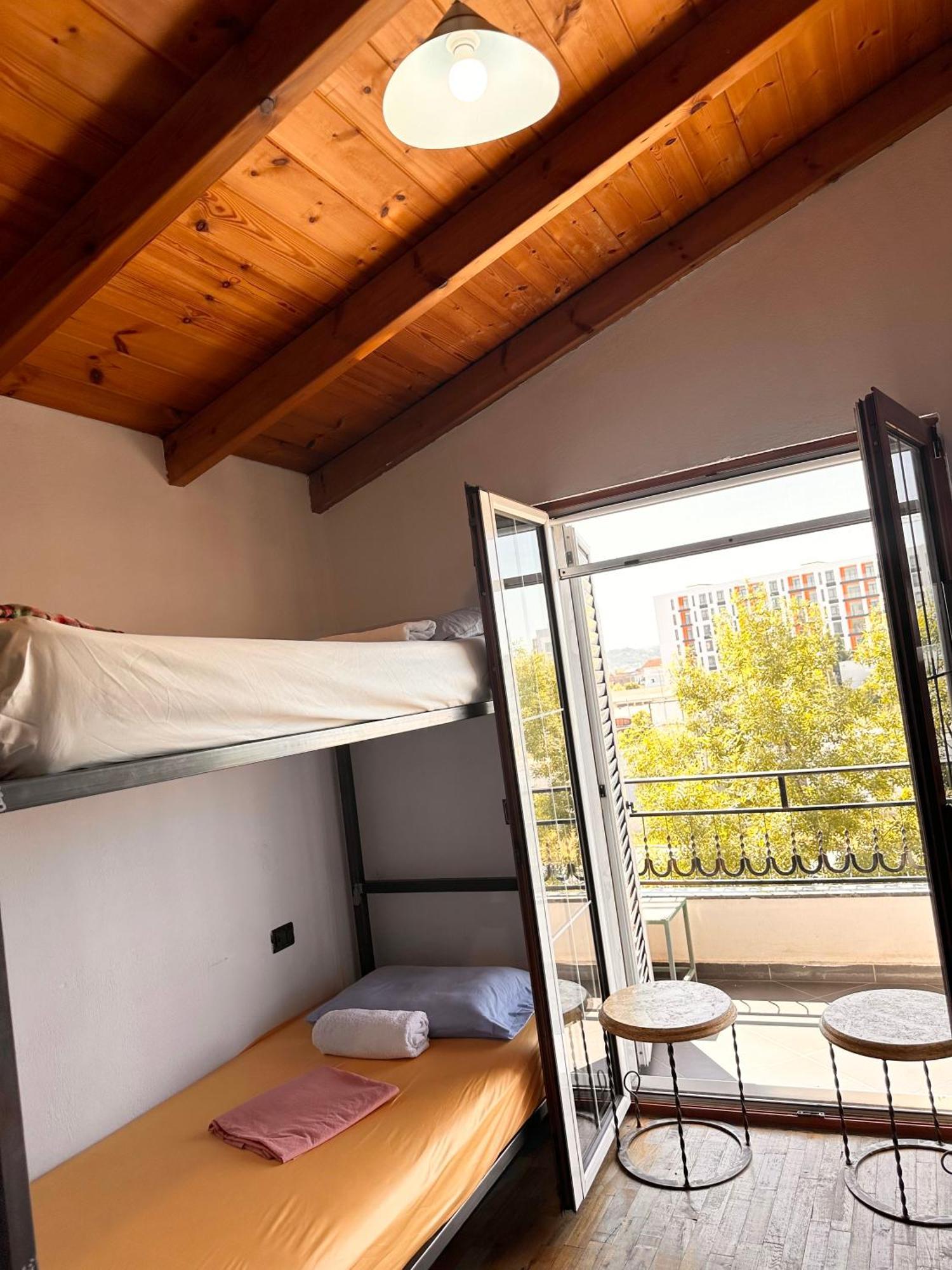 Divina Hostel Tirana Bagian luar foto